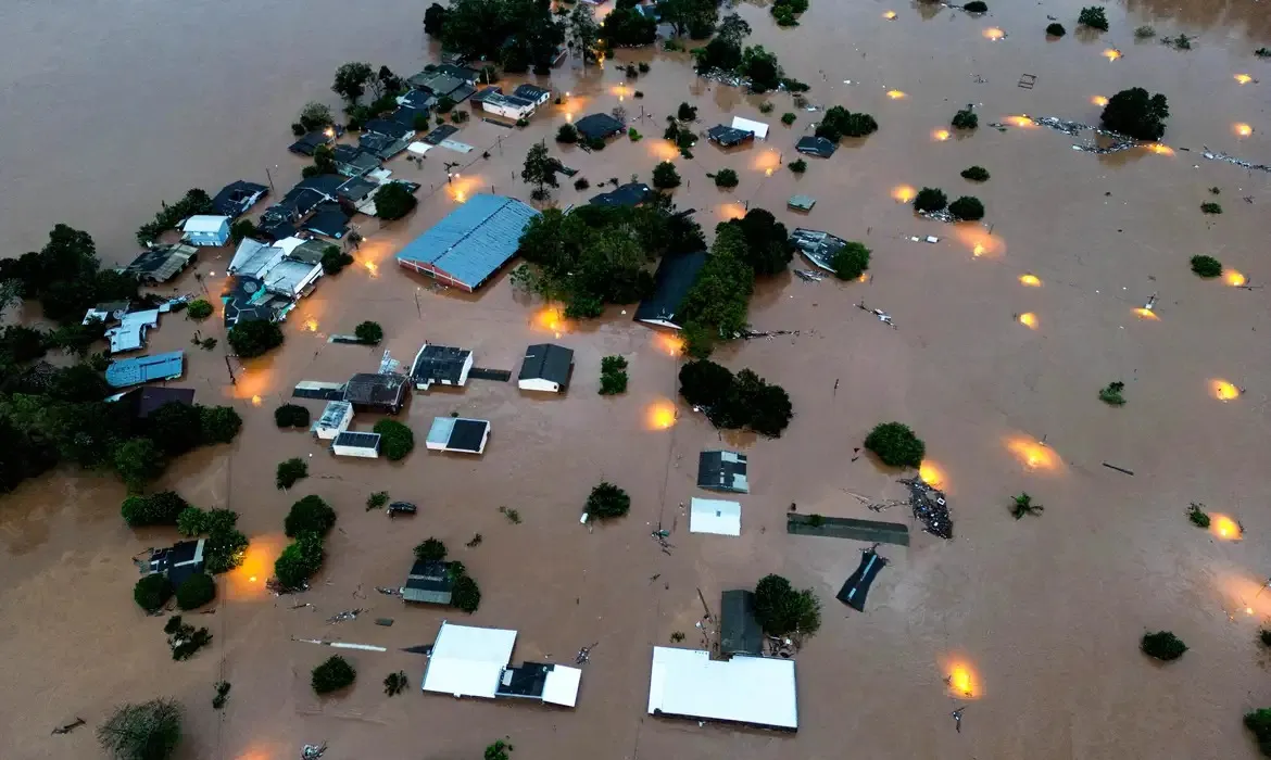 Cidades ficaram submersas após chuvas que atingiram o Rio Grande do Sul nesta semana