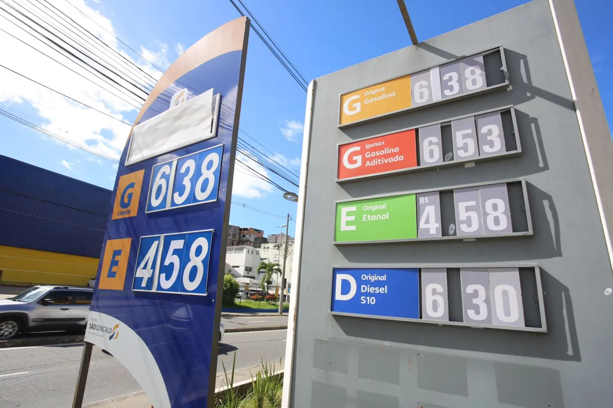 Preço da gasolina comum saltou de R$ 5,90 para R$ 6,30; aditivada chegou a R$ 6,70