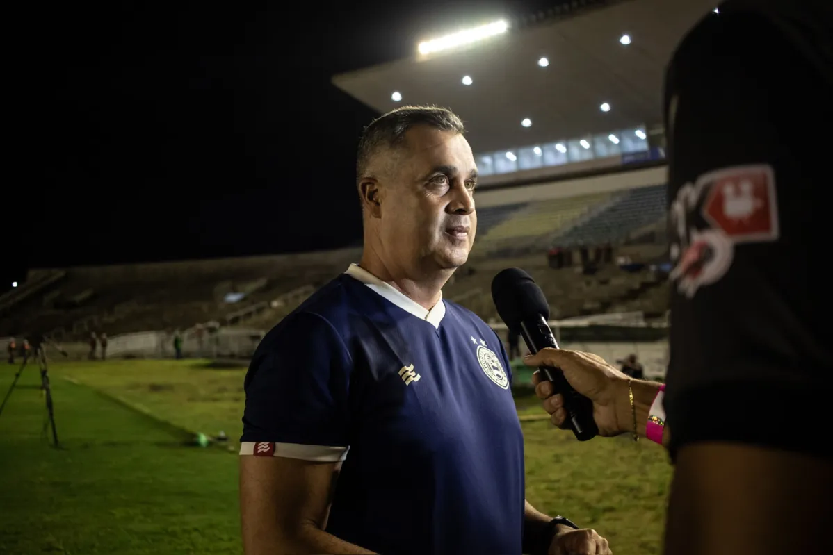 Treinador do Bahia sub-20 durante entrevista após a partida da quarta-feira