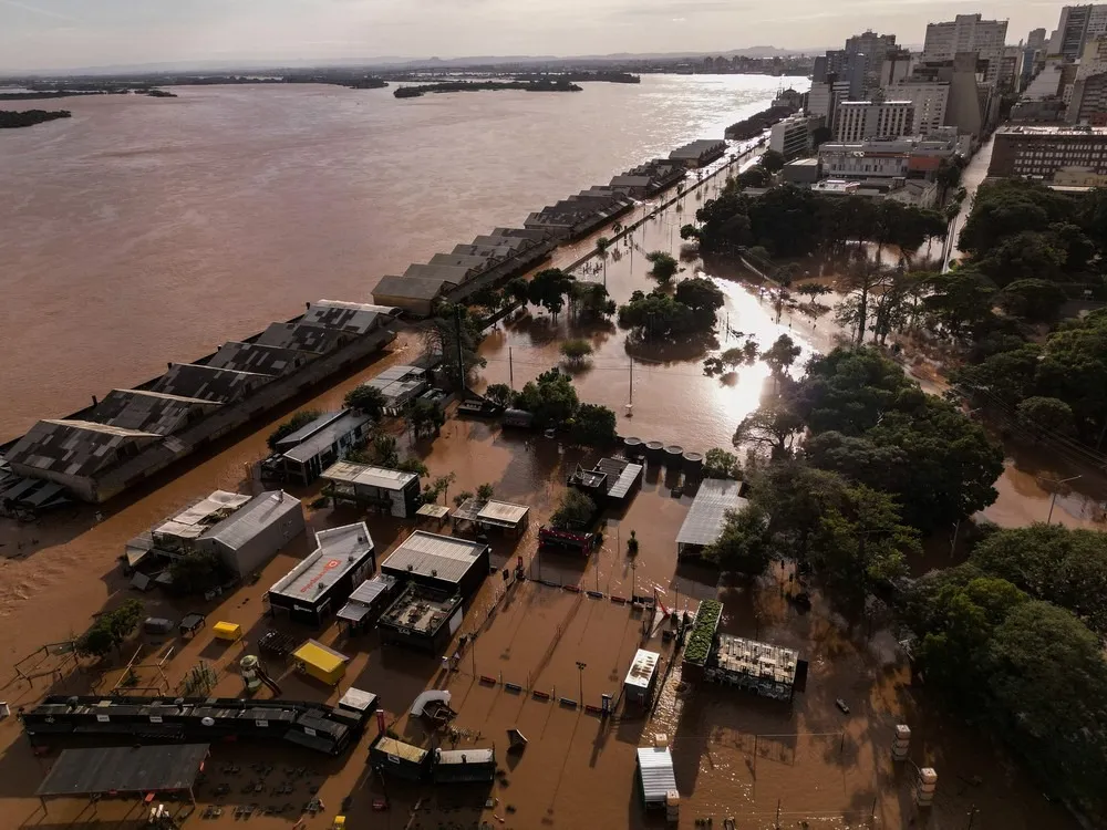 O Guaíba atingiu um nível recorde em meio ao desastre climático