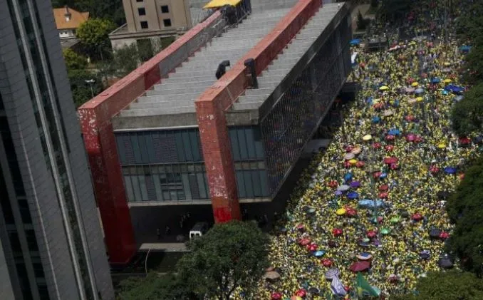 Apoiadores do ex-presidente lotaram a Av. Paulista neste domingo
