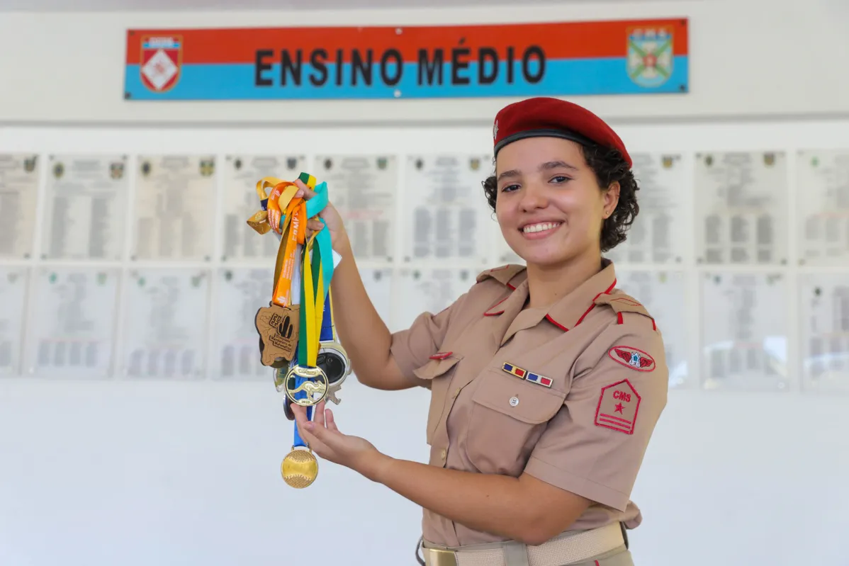 Hanna Barbosa, aluna medalhista do Colégio Militar de Salvador em 2023