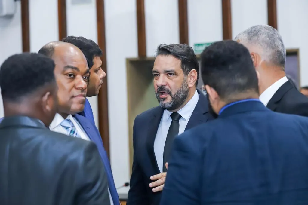 Bancada de oposição teria tentado viabilizar a candidatura de Fabrício Falcão