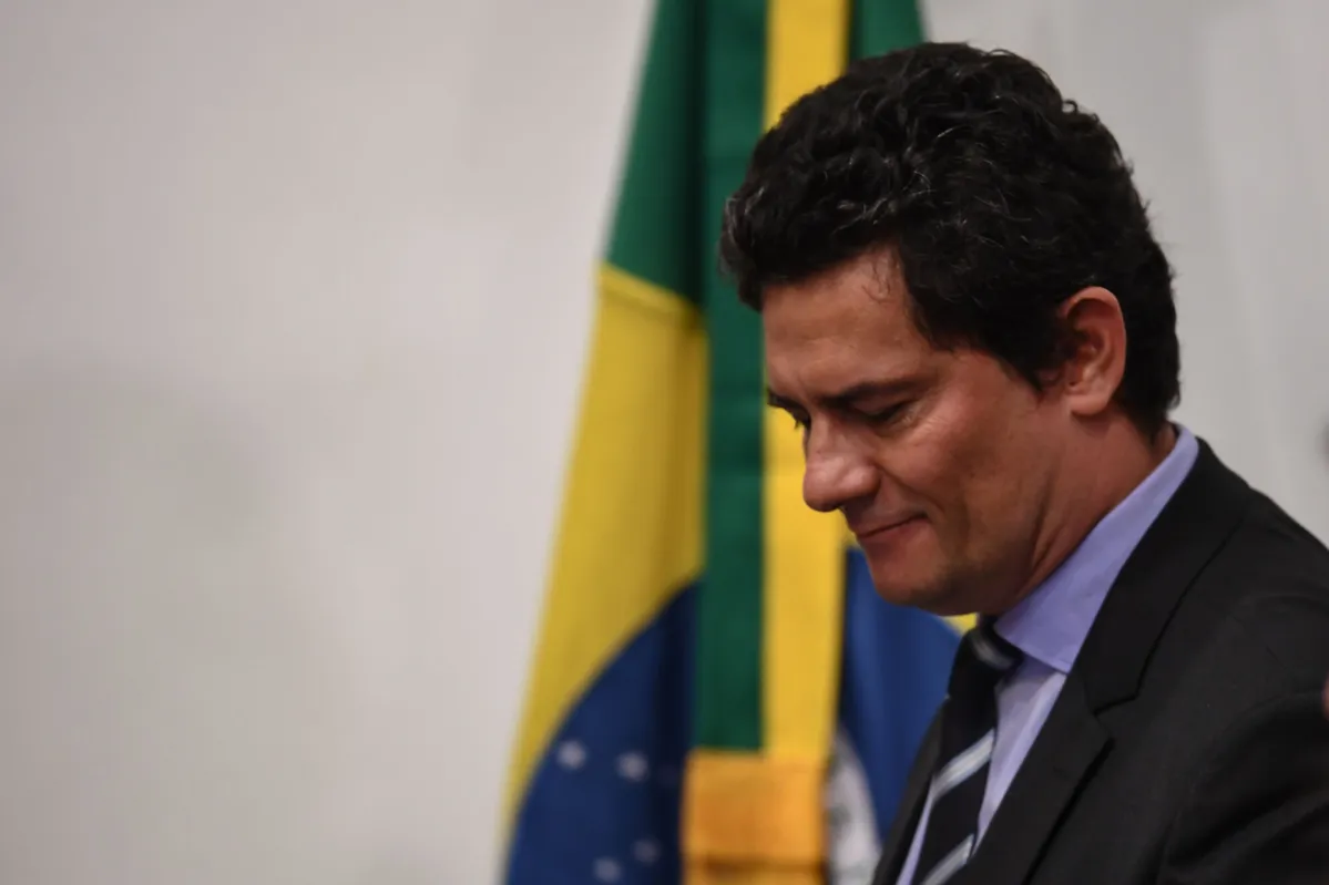 Brazilian Minister of Justice and Public Security, Sergio Moro, leaves after delivering during a press conference at Minister of Justice, in Brasilia, on April 24, 2020. - Brazilian Minister of Justice and Public Security, Sergio Moro, announce his resignation on Friday after Brazilian President Jair Bolsonaro dismissed the head of the Brazilian Federal Police, according to sources close to the popular former anti-corruption judge. (Photo by EVARISTO SA / AFP)