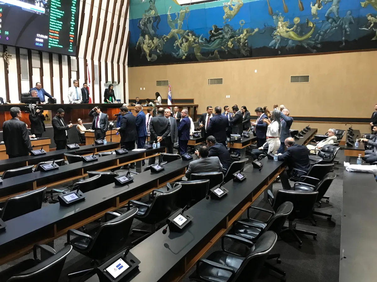 Votação dos precatórios no plenário da Alba