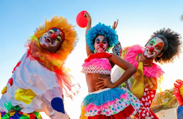 Bloco é atração tradicional do pré-carnaval de Salvador