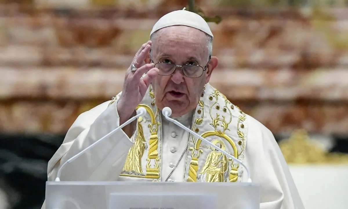 Papa retornou ao Vaticano após exames