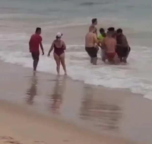 PM conseguiu alcançar a vítima e trazê-la em segurança à faixa de areia