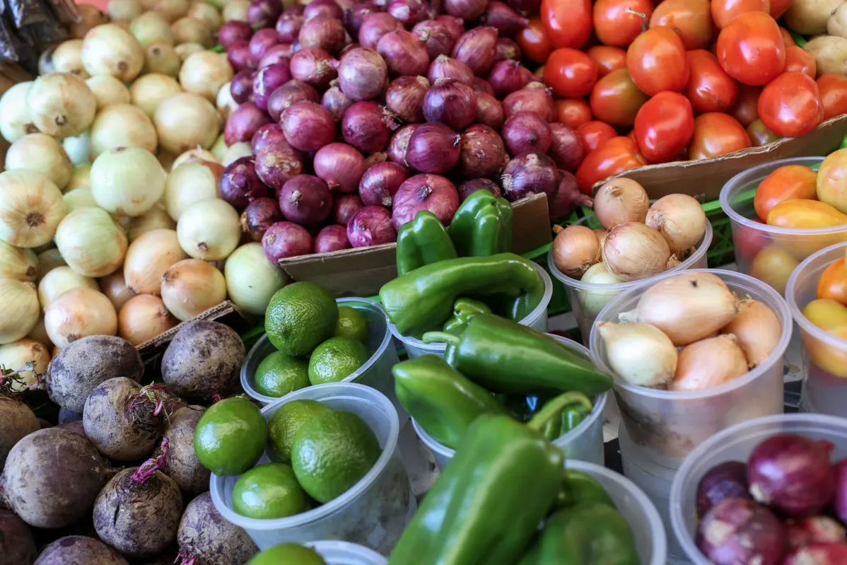 Tomate e cebola lideram a lista de aumento de preços dos alimentos