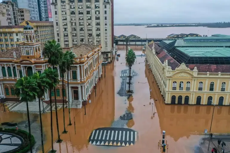Centro de Porto Alegre completamente inundado