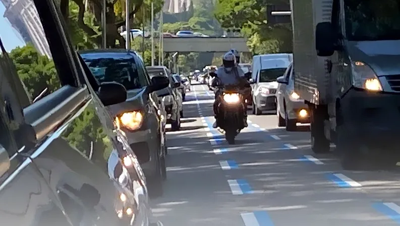Experiência das motofaixas já é realizada em outras cidades do país, como São Paulo