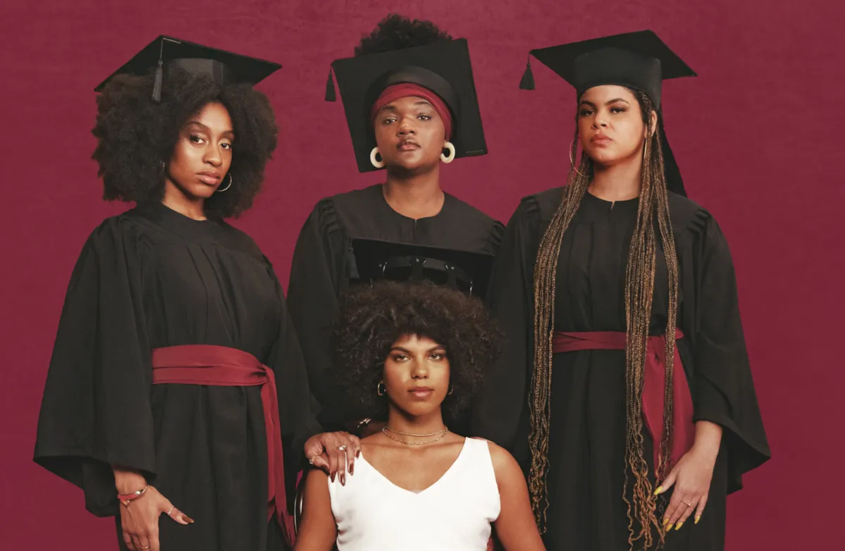 O projeto “Respeita meu Capelo”, recria chapéus de formatura para atender toda a beleza e diversidade de cabelos de pessoas negras