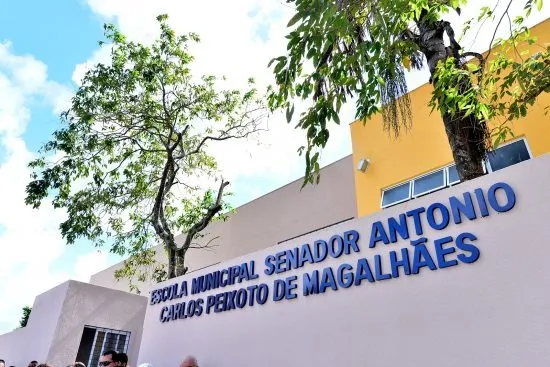 Escola Municipal Senador Antônio Carlos Peixoto de Magalhães, no Rio Sena