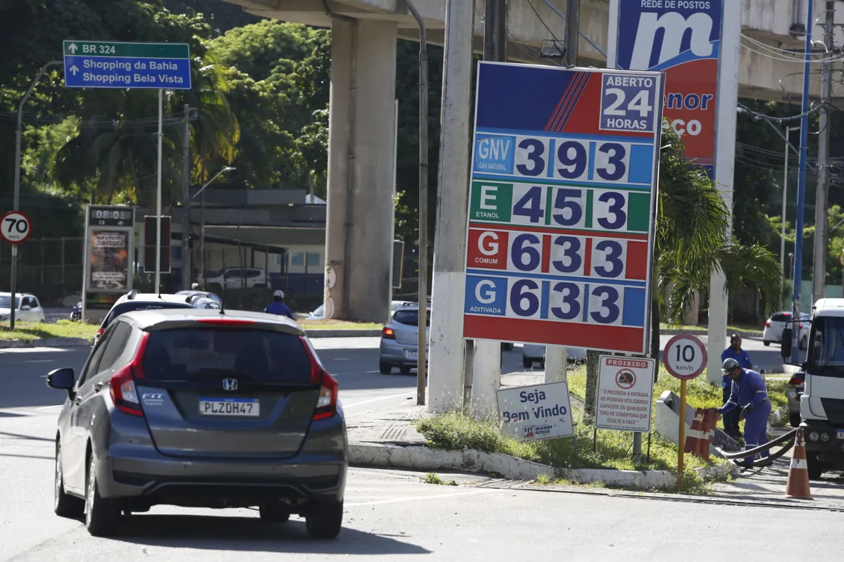 Tabela de preços de posto de gasolina em Salvador