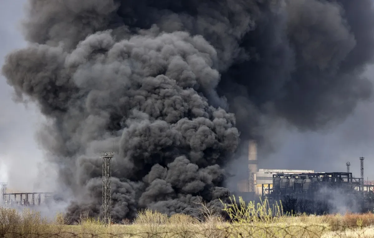 Rússia ataca instalações de energia ucranianas e sofre ataques em refinarias