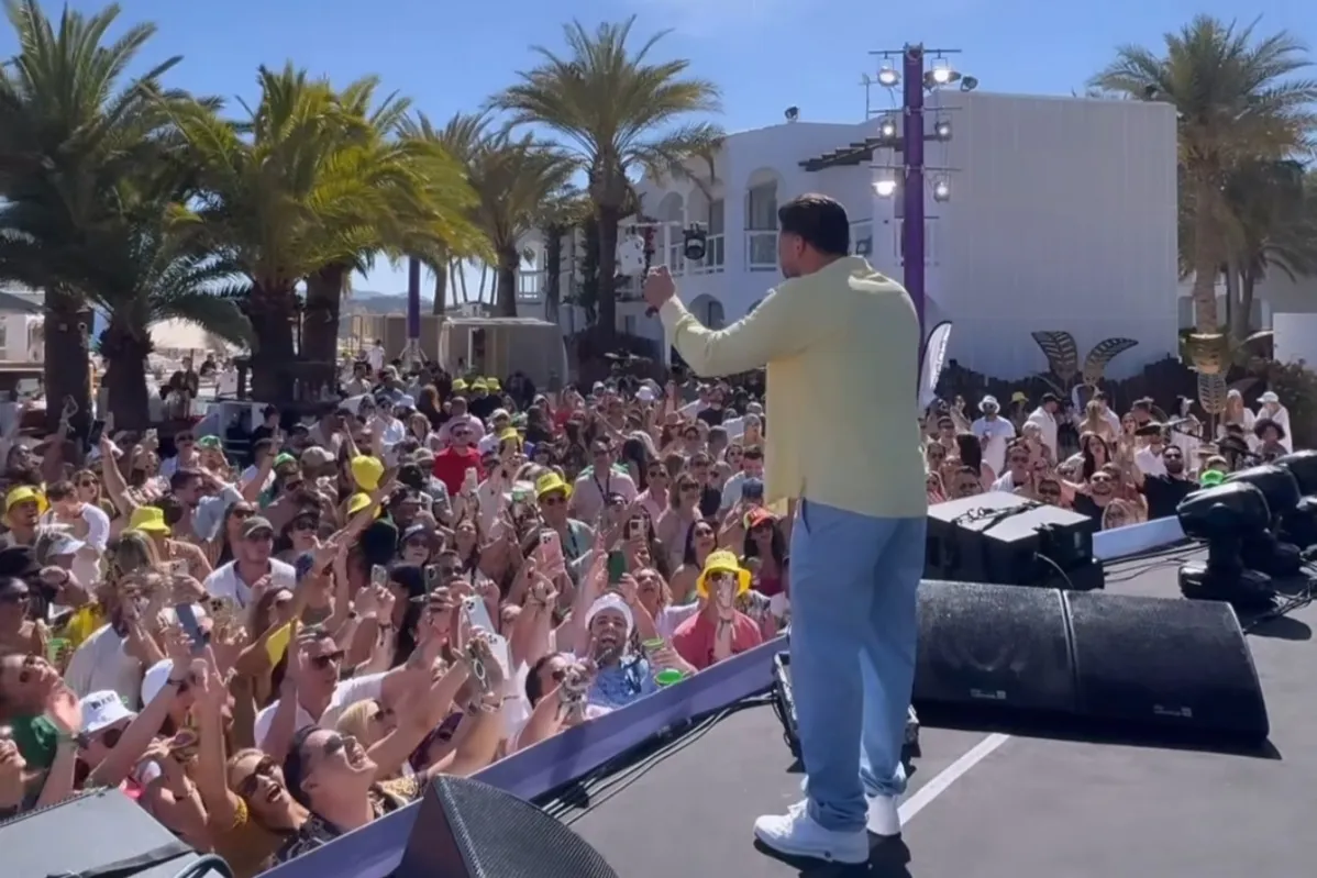 Wesley Safadão durante show em Ibiza, na Espanha