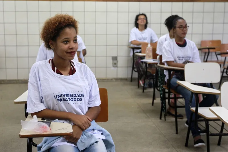 O curso prepara os estudantes para o acesso ao Ensino Superior