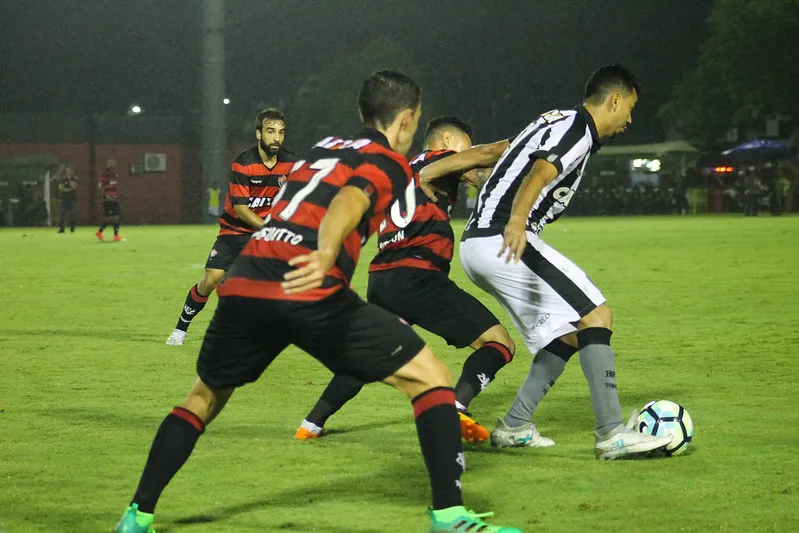 Vitória e Botafogo se enfrentam por vaga nas oitavas da Copa do Brasil