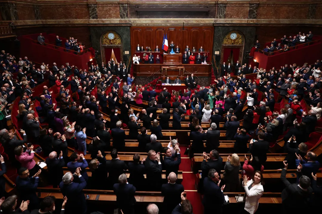 Assembleia Nacional e Senado, em sessão conjunta, aprovaram a mudança por ampla margem: 780 a 72