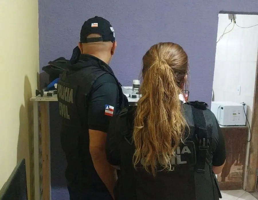 Agentes da Polícia Civil estiveram na residência do suspeito