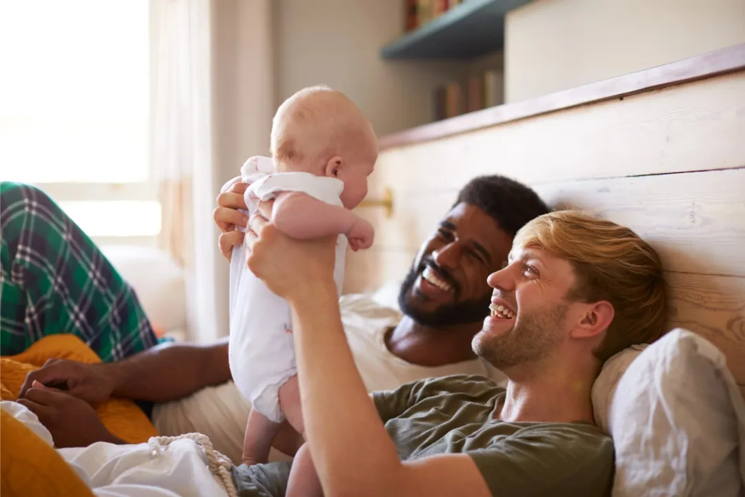 Adoção por casais homoafetivos cresce 113% em quatro anos no Brasil