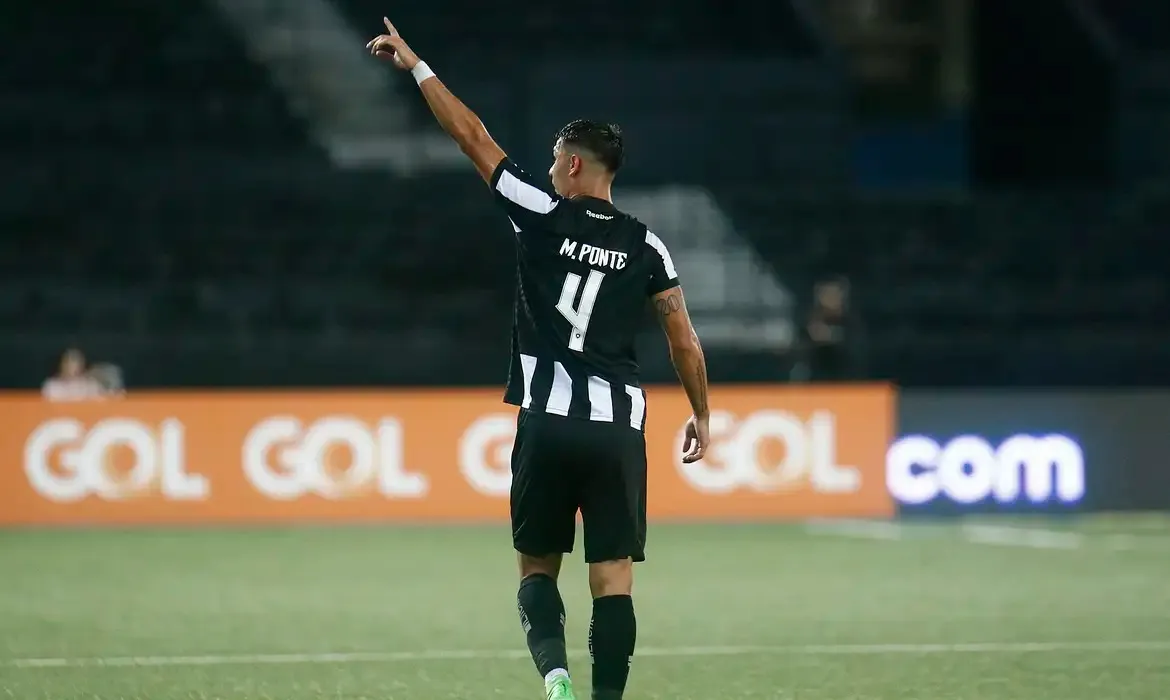 Mateo Ponte, lateral do Botafogo