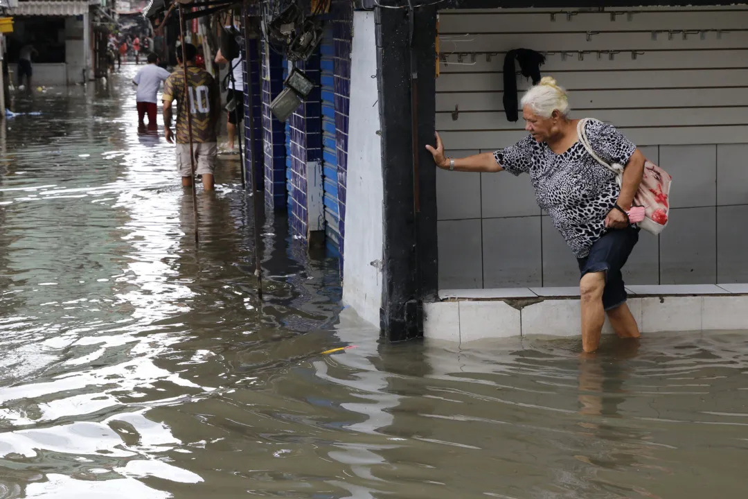 Contato com a chuva pode fazer com que seres humanos tenham contato com a bactéria