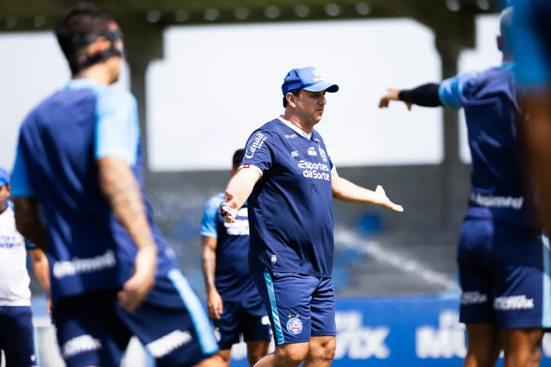 Técnico Rogério Ceni comanda treino no CT Evaristo de Macedo