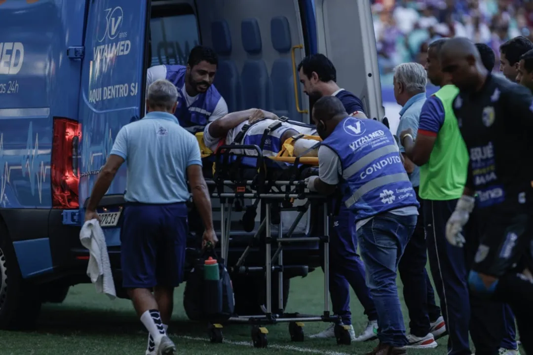 Gustavo Caetano teve que ser socorrido por ambulância após lesão