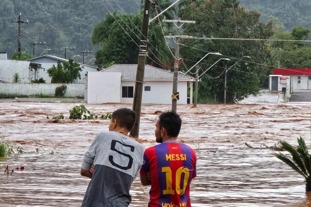 Imagem ilustrativa da imagem Após fortes chuvas, Lula diz que vai visitar o Sul nesta quinta