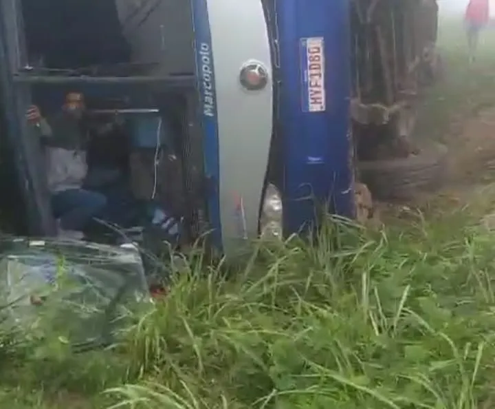 Ônibus virou e deixou vários feridos