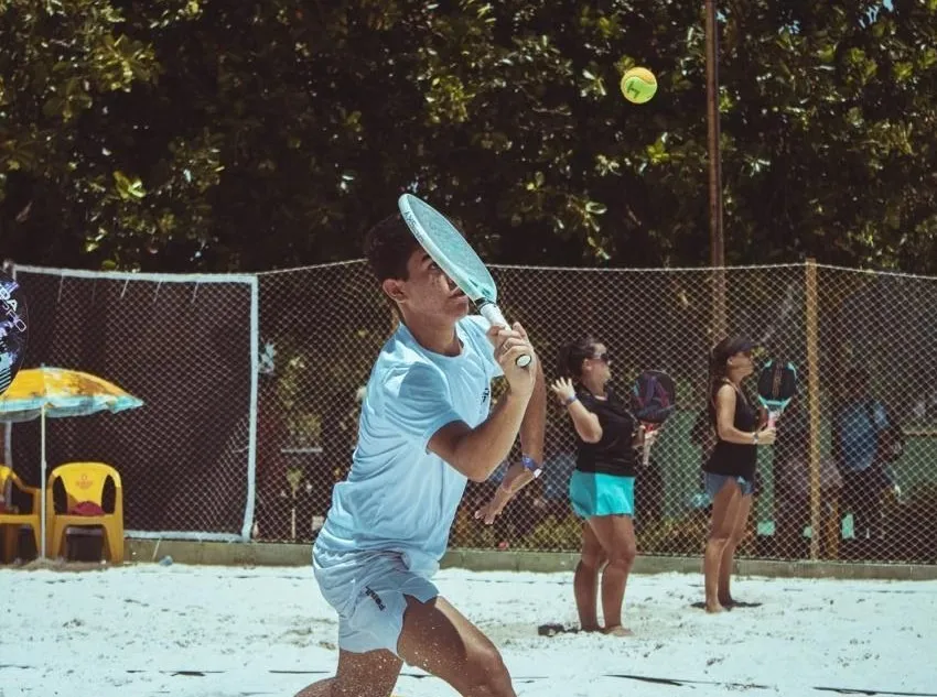 Beach Tennis agita a arena D7, no Shopping da Bahia