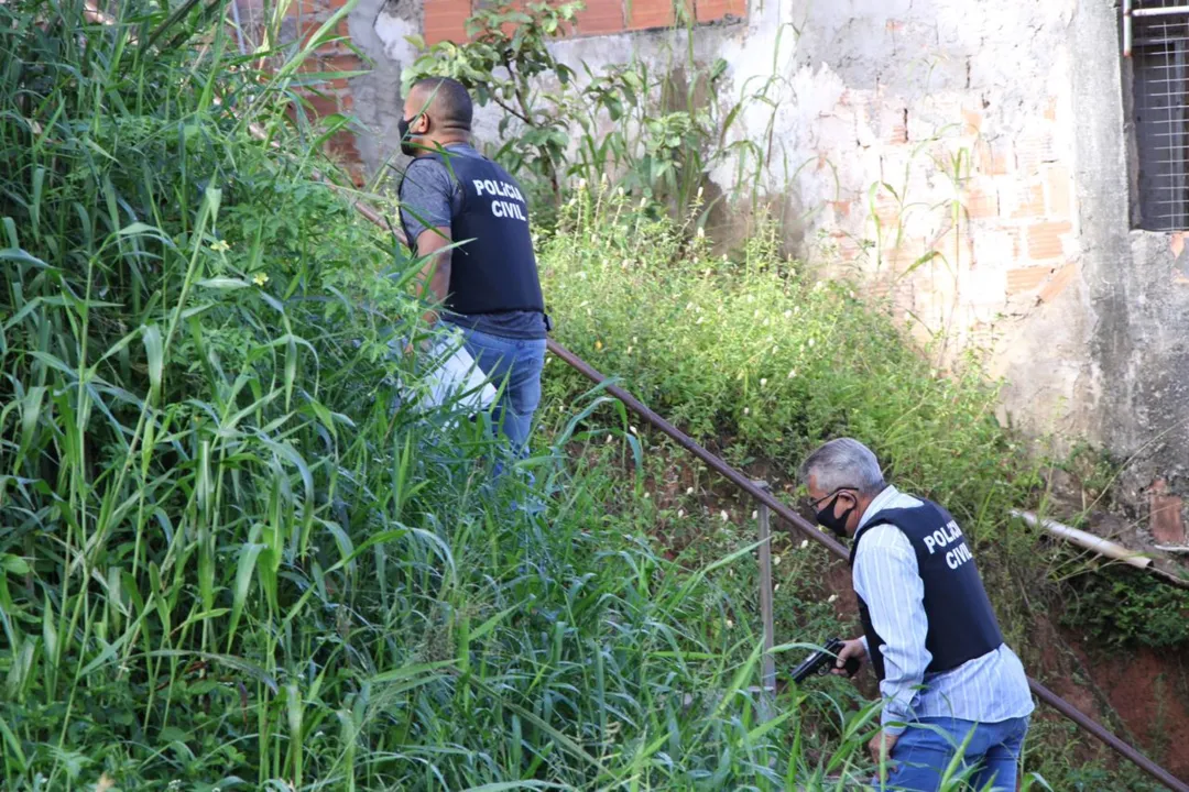 O homem, de 32 anos, era ex- companheiro da vítima e foi encontrado pelos policiais próximo a casa de familiares