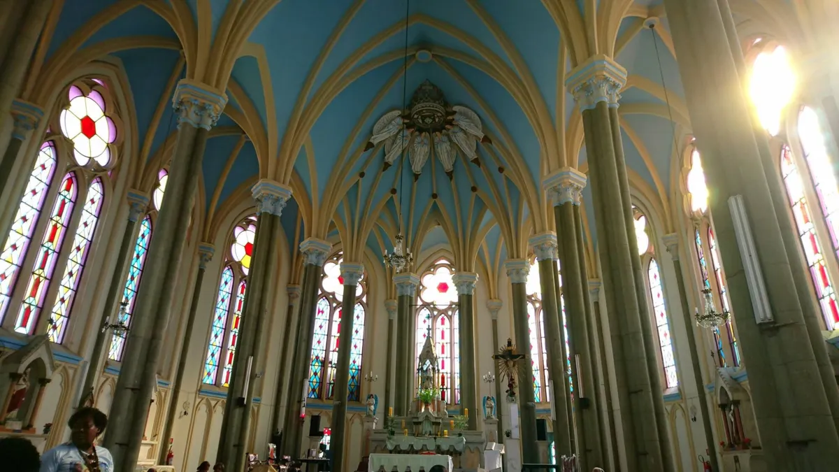 Situação aconteceu dentro de igreja