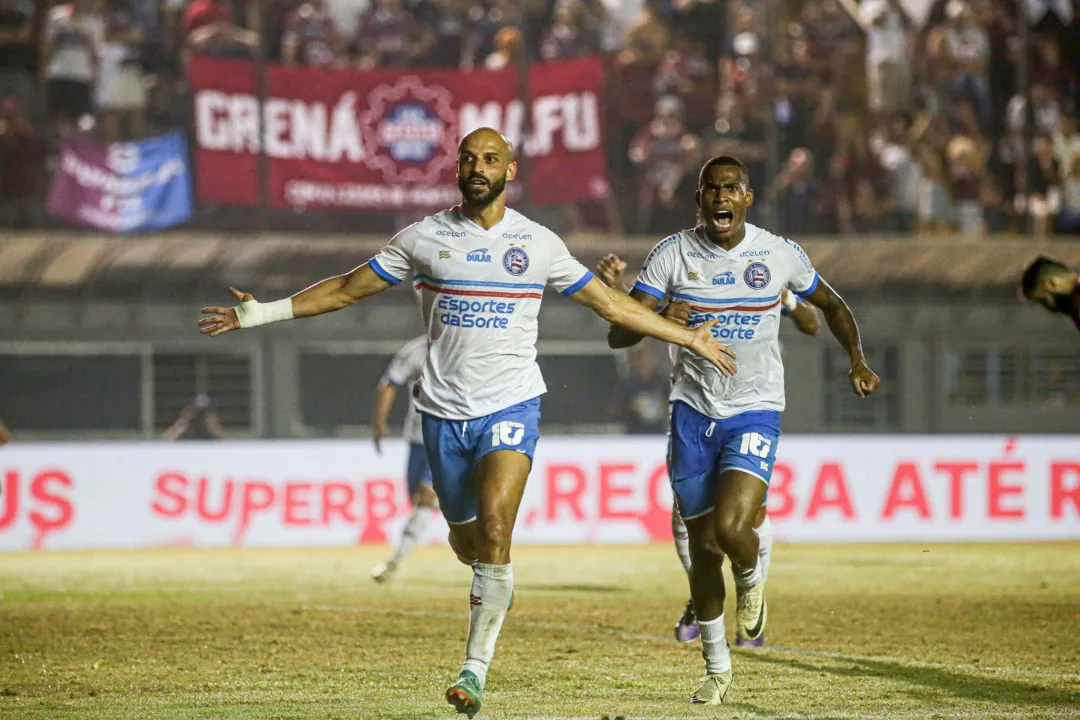 Peça fundamental do Bahia, Thaciano comemora o gol da virada diante do Caxias