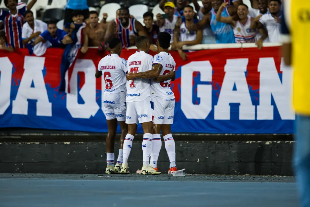 Rafael Ratão comemora gol que garantiu três pontos para o Bahia