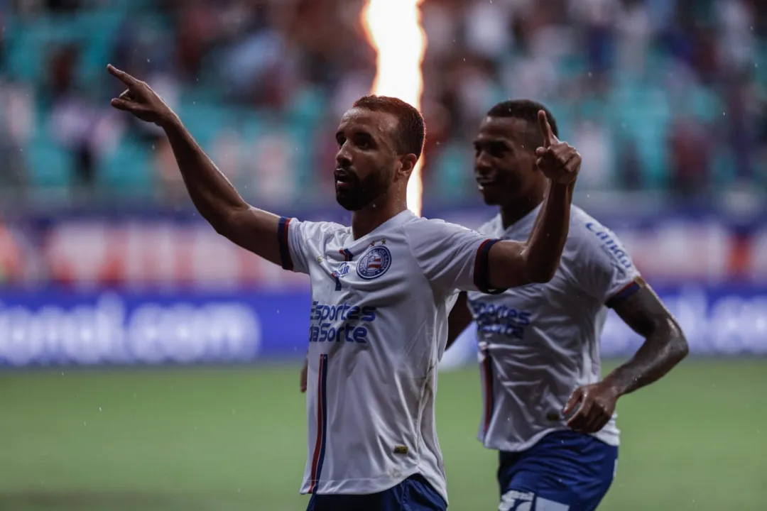 Caio Alexandre comemora o golaço que marcou contra o Fluminense