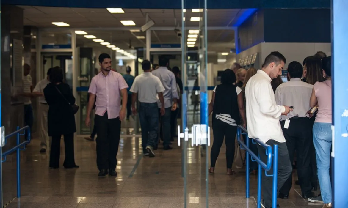 As contas de consumo e os carnês com vencimento no dia poderão ser pagos na segunda-feira, 1º de abril