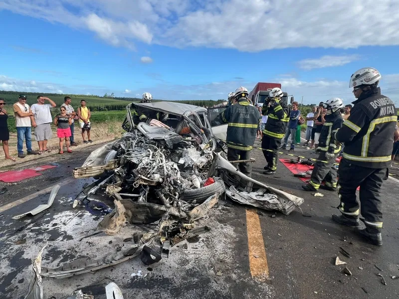 Acidente ocorreu na BR-101, trecho de Teixeira de Freitas.