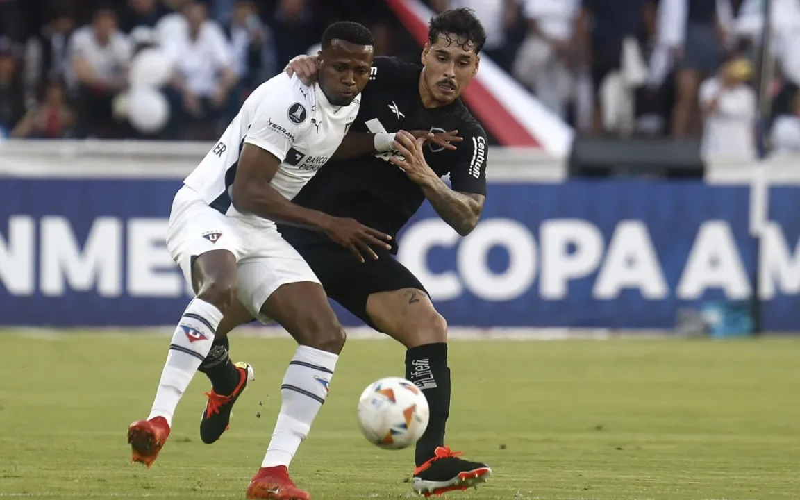 Marcação de Lucas Halter em LDU x Botafogo