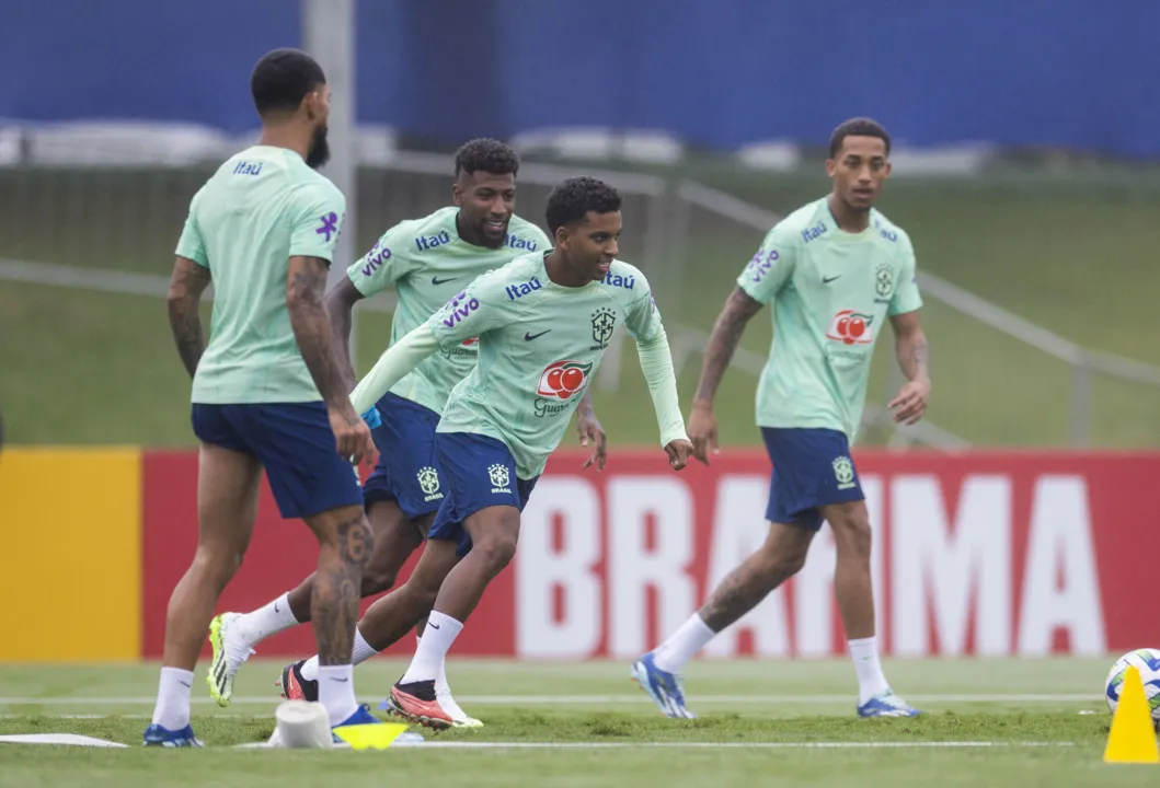 Jogadores da Seleção durante treino