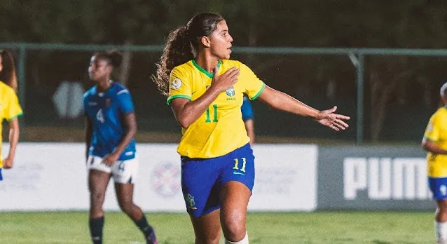 Giovanna Waksman comandou a goleada brasileira com um hat-trick