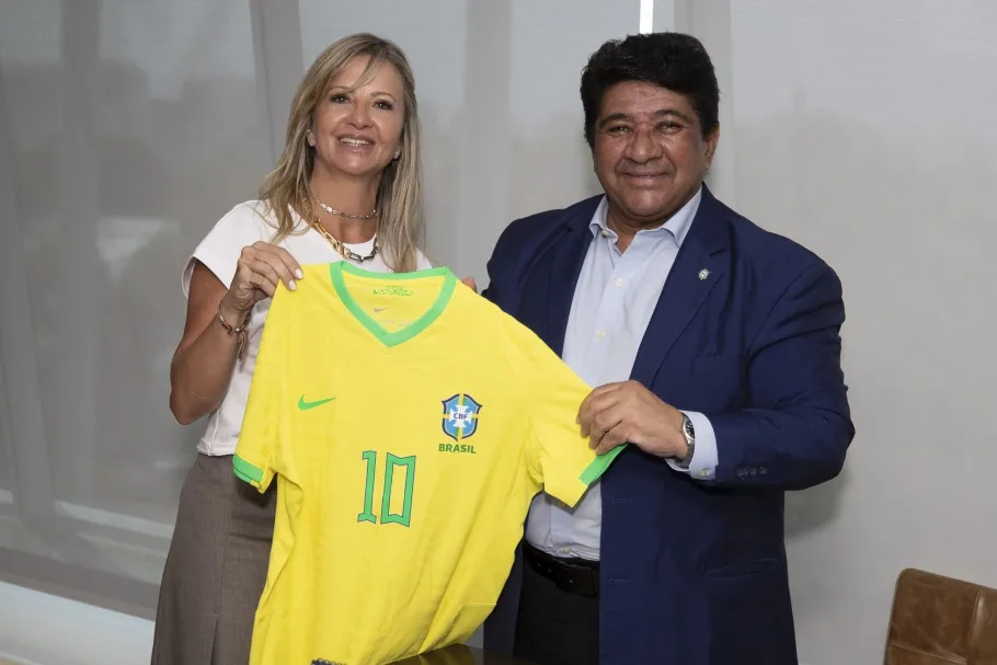 Ednaldo Rodrigues anuncia Cris Gambaré na Seleção feminina