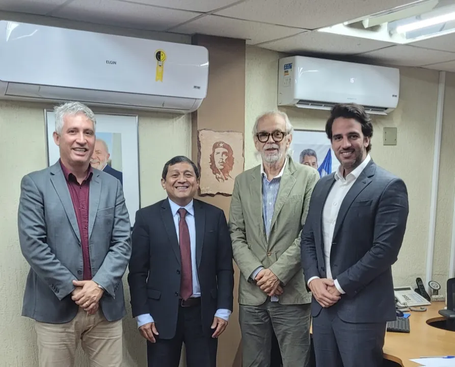 Henrique Carballal, presidente da CBPM, ao lado de Mauro Souza, diretor-geral da ANM, e membros da diretoria da companhia baiana