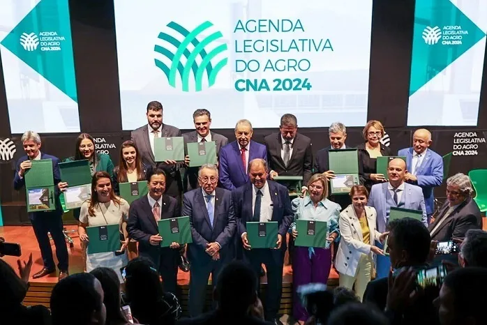 Imagem ilustrativa da imagem CNA entrega a parlamentares agenda para o agronegócio em 2024