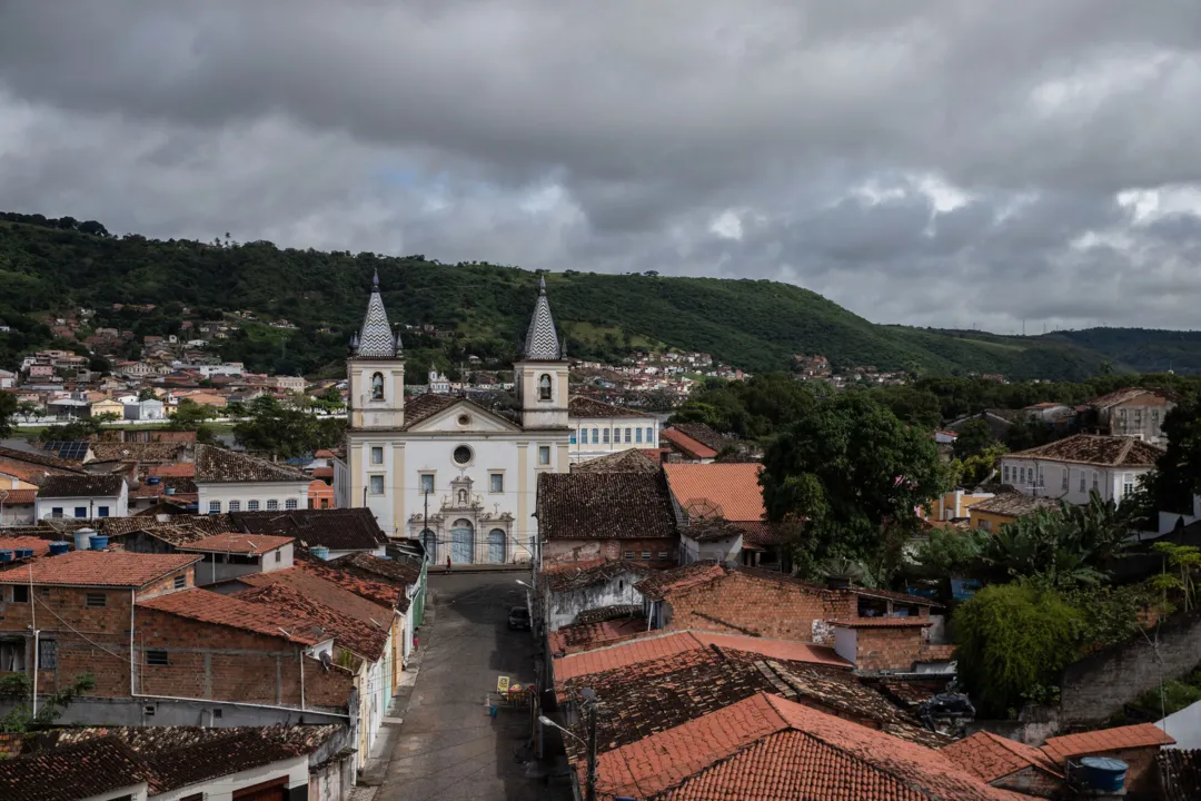 Vista de parte da cidade de Cachoeira, tendo a Igreja Matriz de Nossa Srª do Rosário como destaque