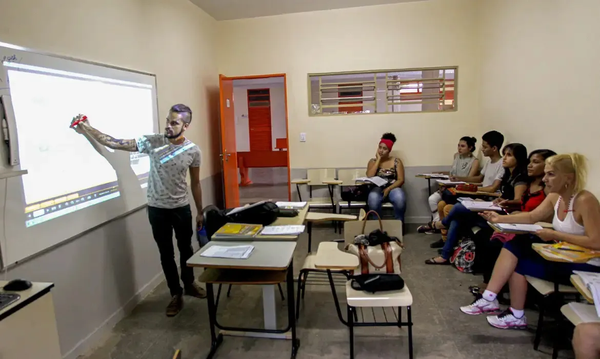 Projeto aprovado é uma alternativa à reforma do ensino médio estabelecida em 2017