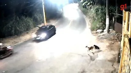 Carro se chocou com motocicleta que vinha na contramão