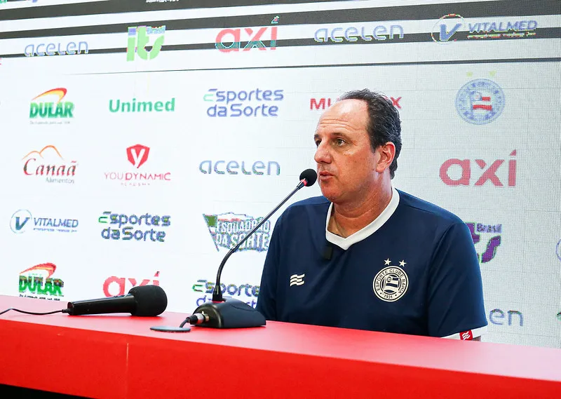 Rogério Ceni concedeu entrevista coletiva após derrota para o Vitória, por 3 a 2, neste domingo