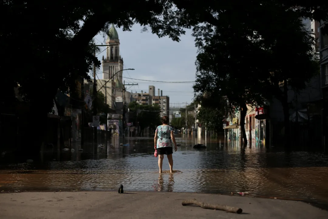 De acordo com a Defesa Civil, há ao menos 128 pessoas desaparecidas